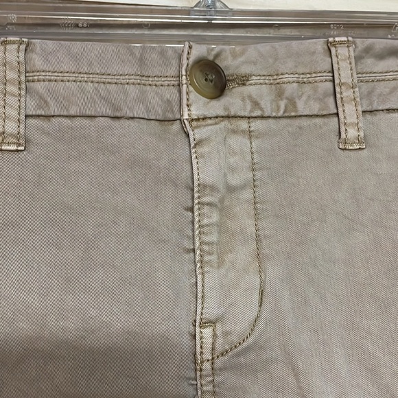 American Eagle Outfitters size 8 Midi Chino Tan Color Mid-rise 5” Inseam Shorts - Picture 4 of 12